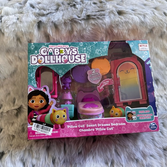 Gabby's Dollhouse, Sweet Dreams Bedroom with Pillow Cat Figure - Picture 2 of 2